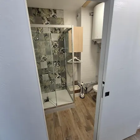 19m2 Classe 1, Vue Sur Etang De Thau, 200m Des Cures, 2eme Etage Sans Ascenseur Daire *