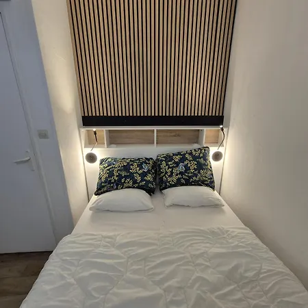 19m2 Classe 1, Vue Sur Etang De Thau, 200m Des Cures, 2eme Etage Sans Ascenseur *