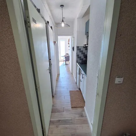 19m2 Classe 1, Vue Sur Etang De Thau, 200m Des Cures, 2eme Etage Sans Ascenseur Daire *